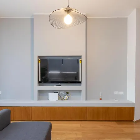 I-host - Bronzino 7 Milaan